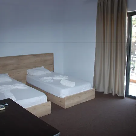 Hotel Freskia 3*